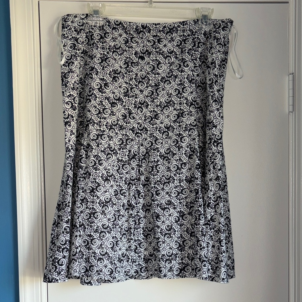Anne Klein Black and White Patterned A-Line Skirt